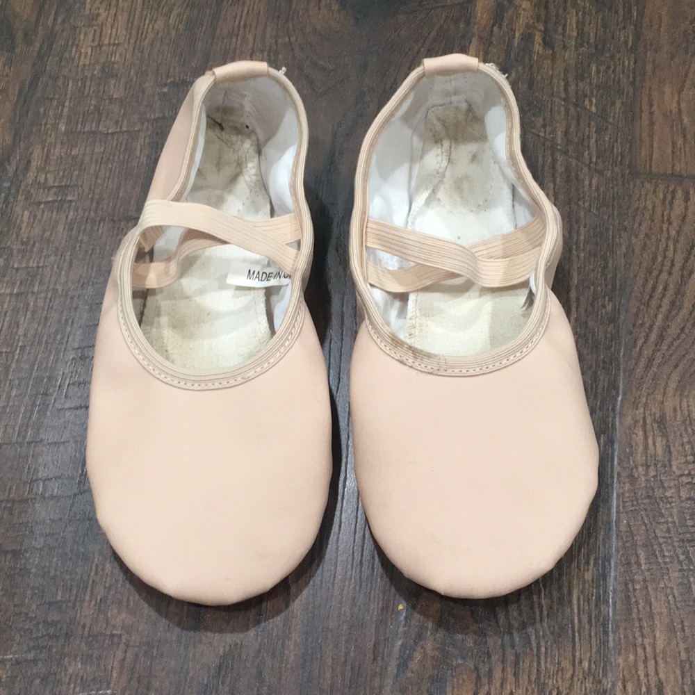 Ballet Shoes size 3.5. Color is ballet pink.